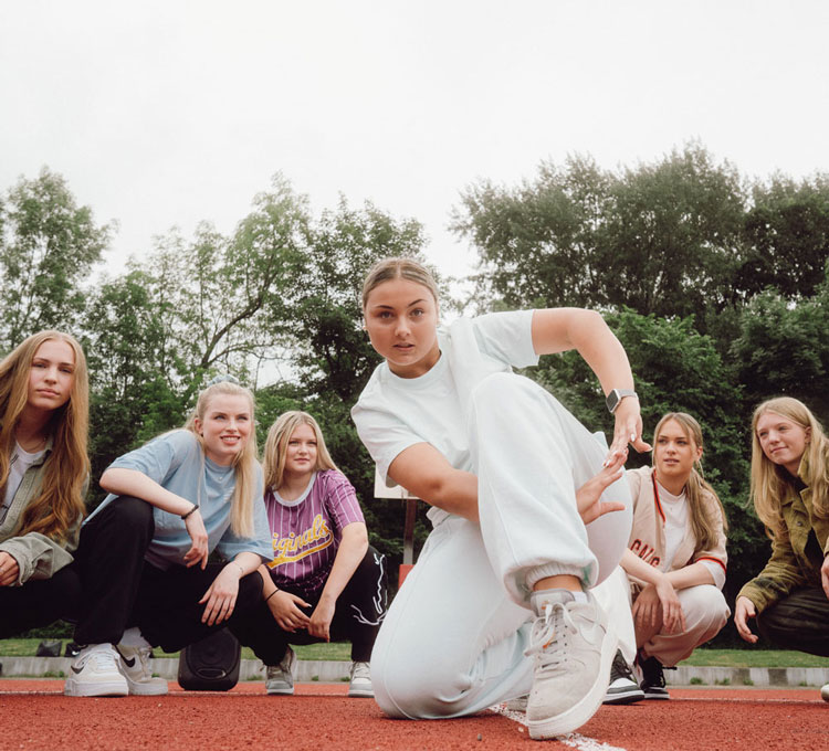 Adults ab 16 Jahre Adults ab 16 Jahre